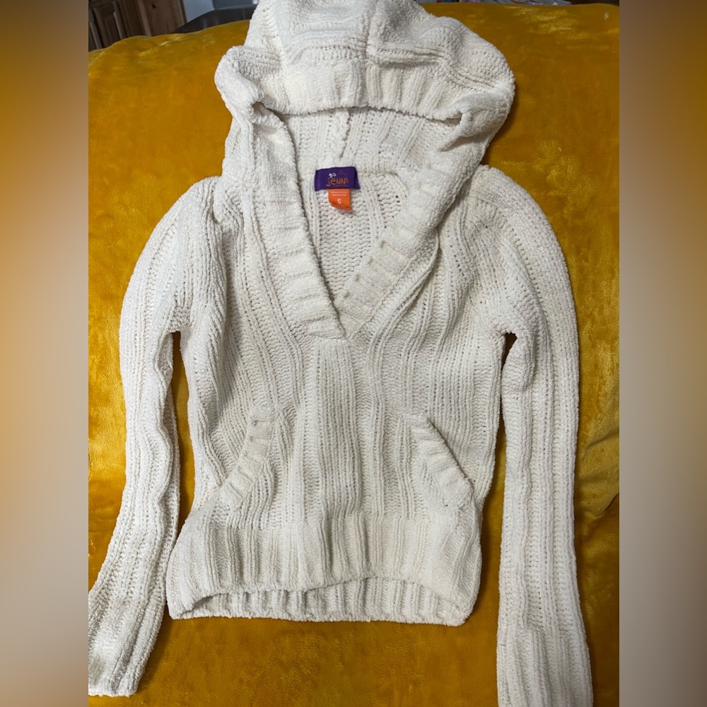 White sweter
